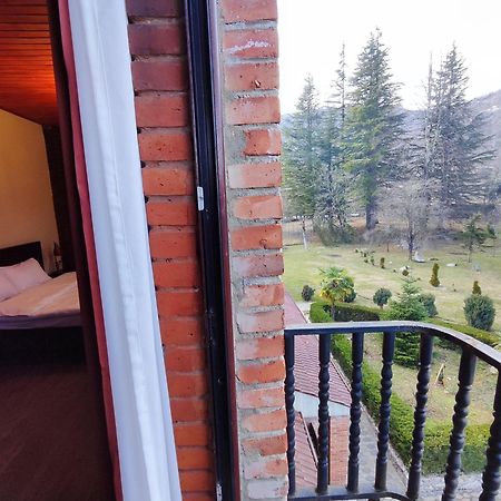Chateau Chikovani Hotel Gordi ภายนอก รูปภาพ