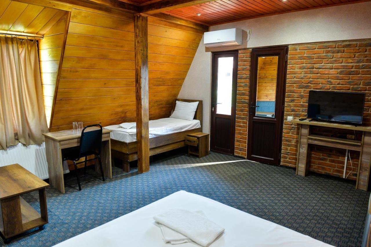 Chateau Chikovani Hotel Gordi ภายนอก รูปภาพ