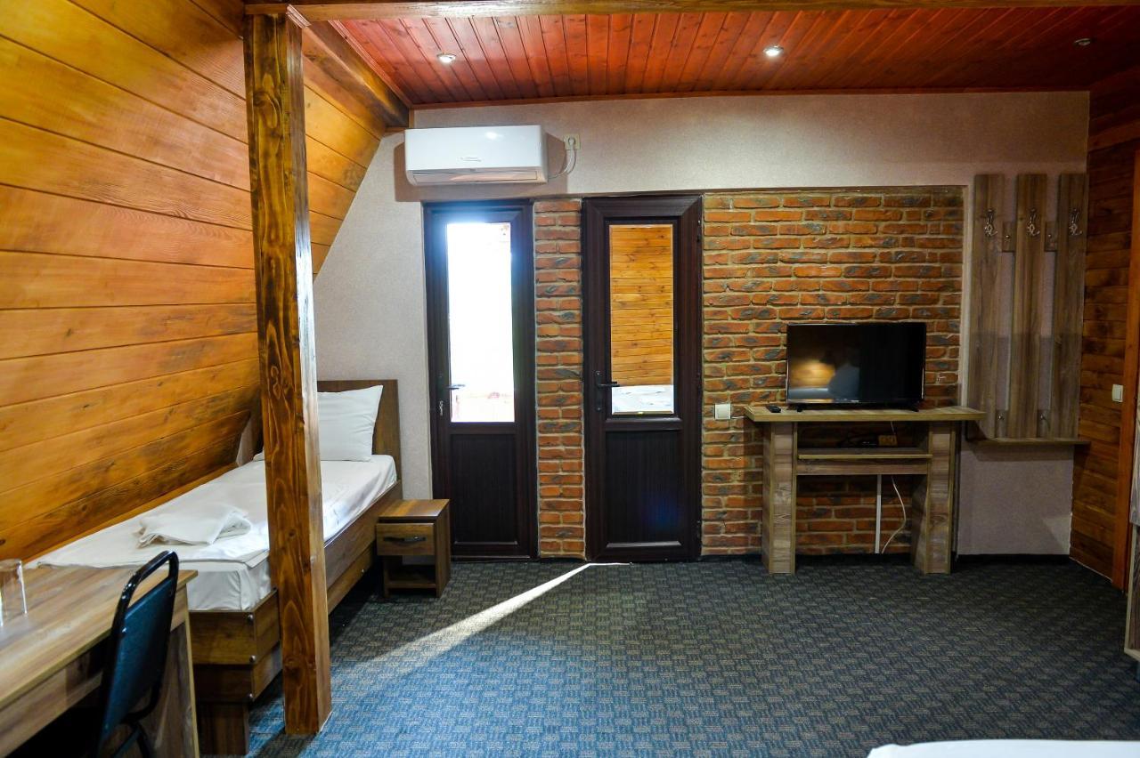 Chateau Chikovani Hotel Gordi ภายนอก รูปภาพ