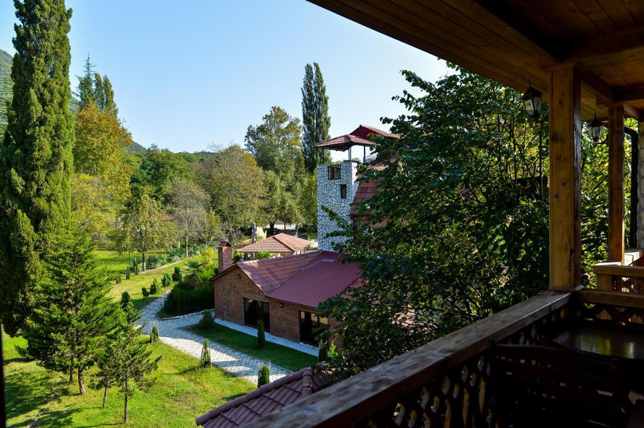 Chateau Chikovani Hotel Gordi ภายนอก รูปภาพ