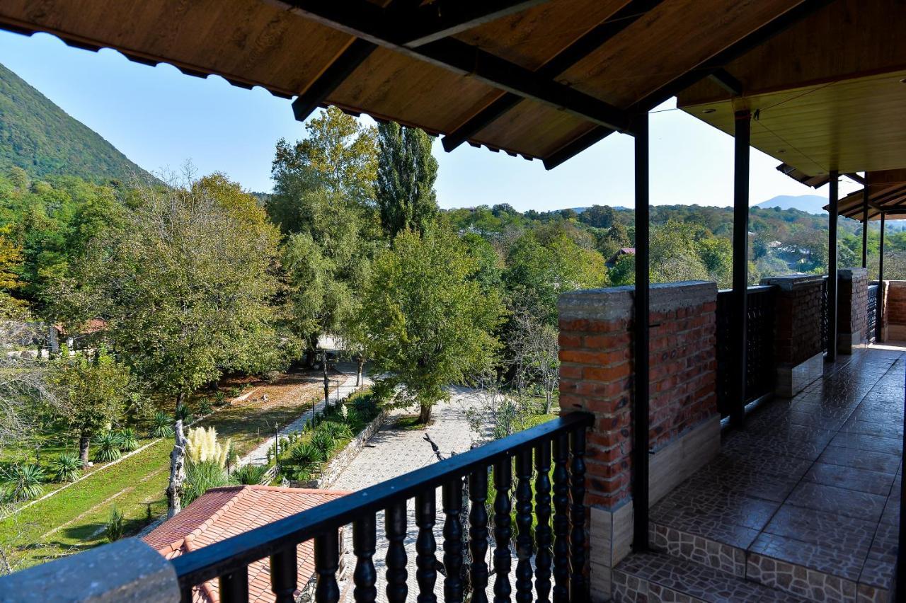 Chateau Chikovani Hotel Gordi ภายนอก รูปภาพ
