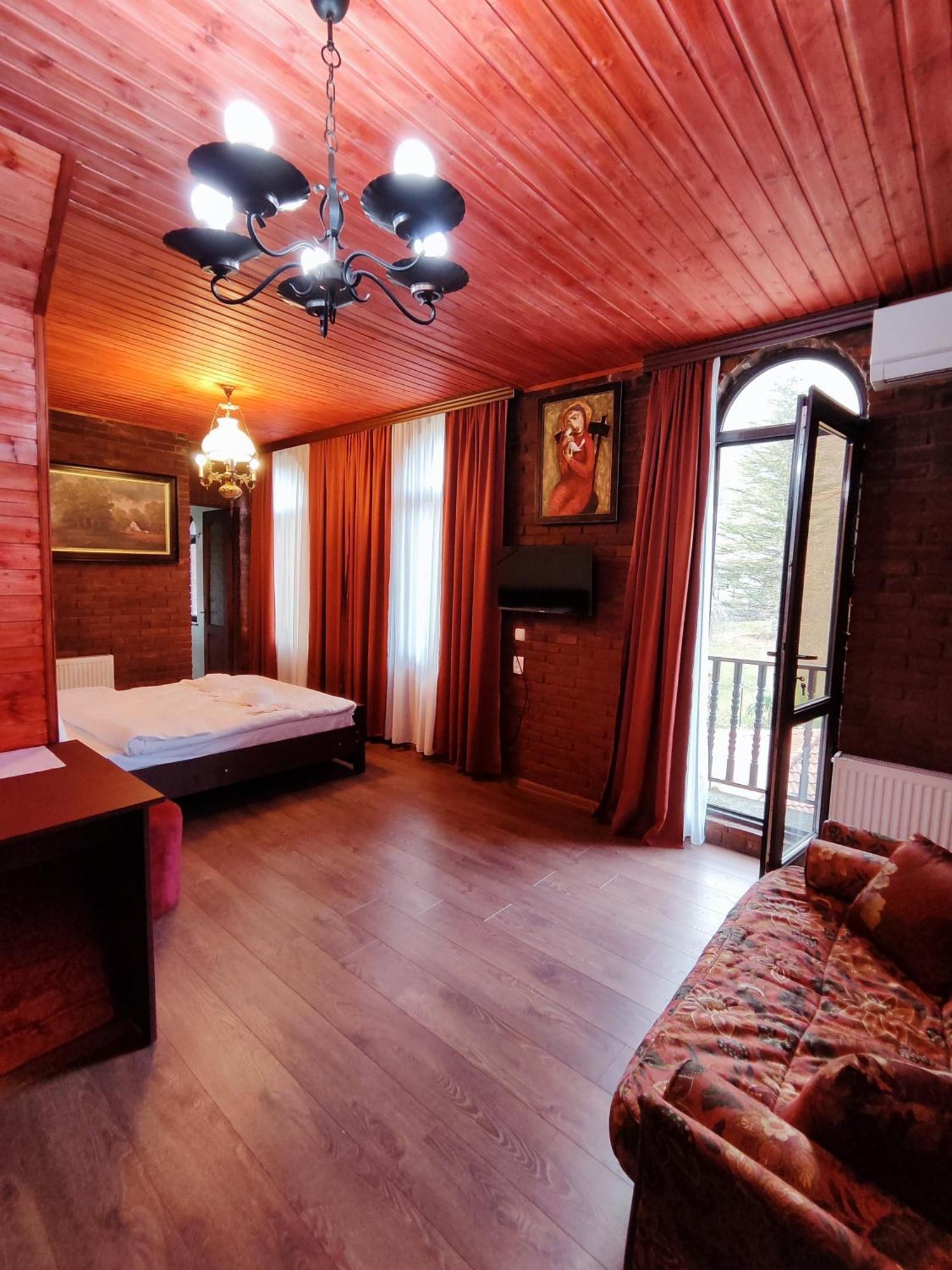 Chateau Chikovani Hotel Gordi ภายนอก รูปภาพ