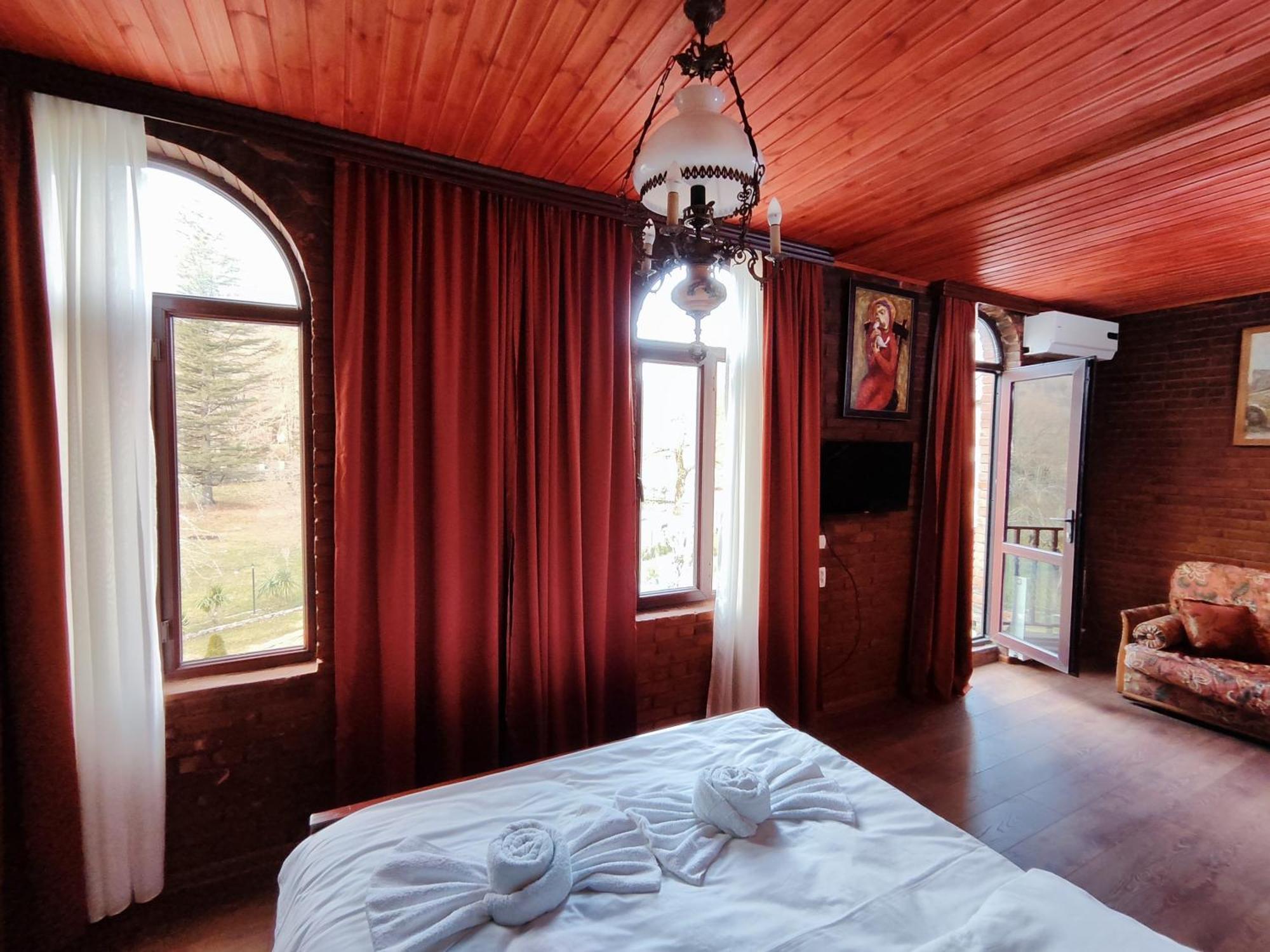 Chateau Chikovani Hotel Gordi ภายนอก รูปภาพ