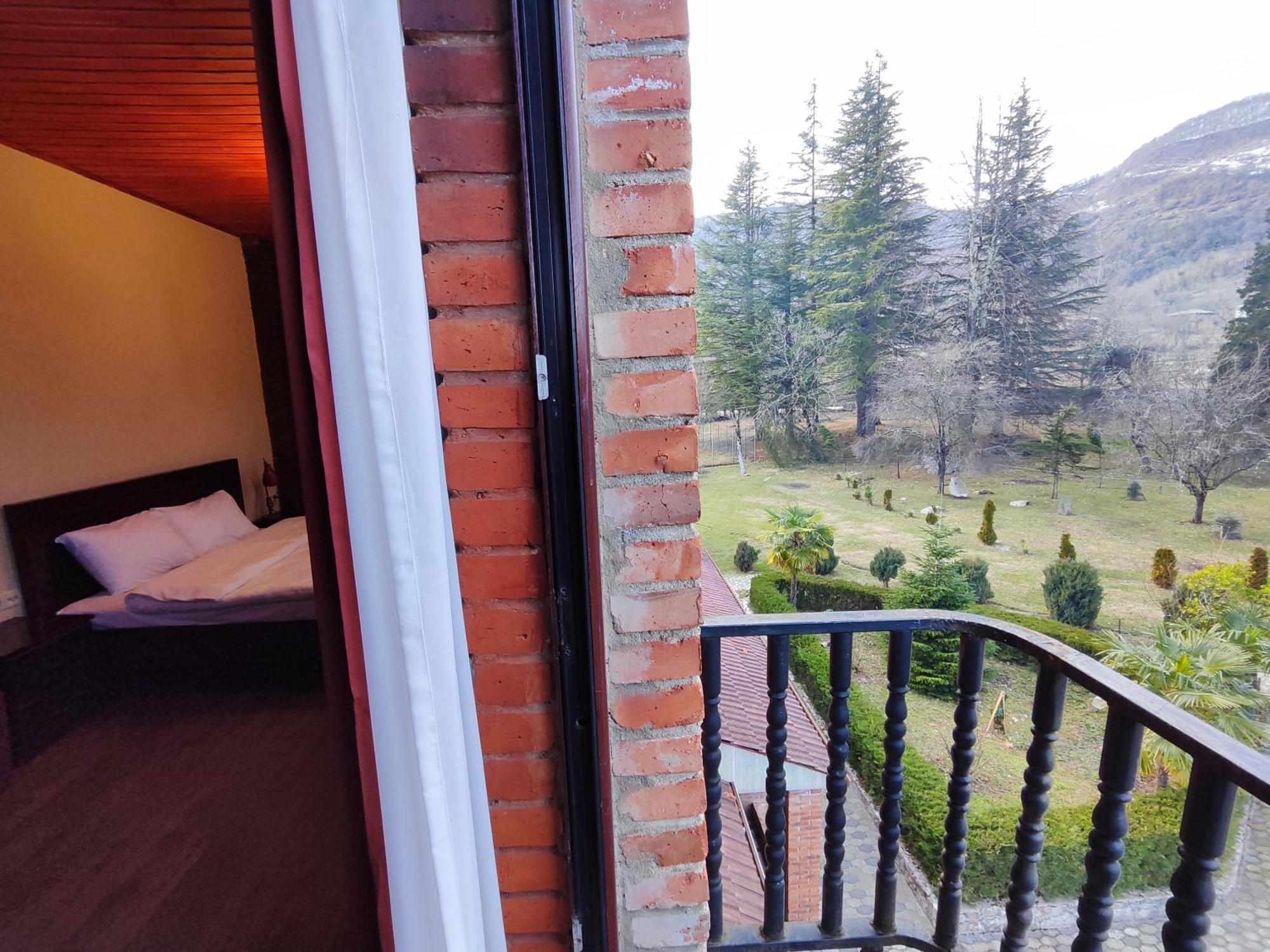 Chateau Chikovani Hotel Gordi ภายนอก รูปภาพ
