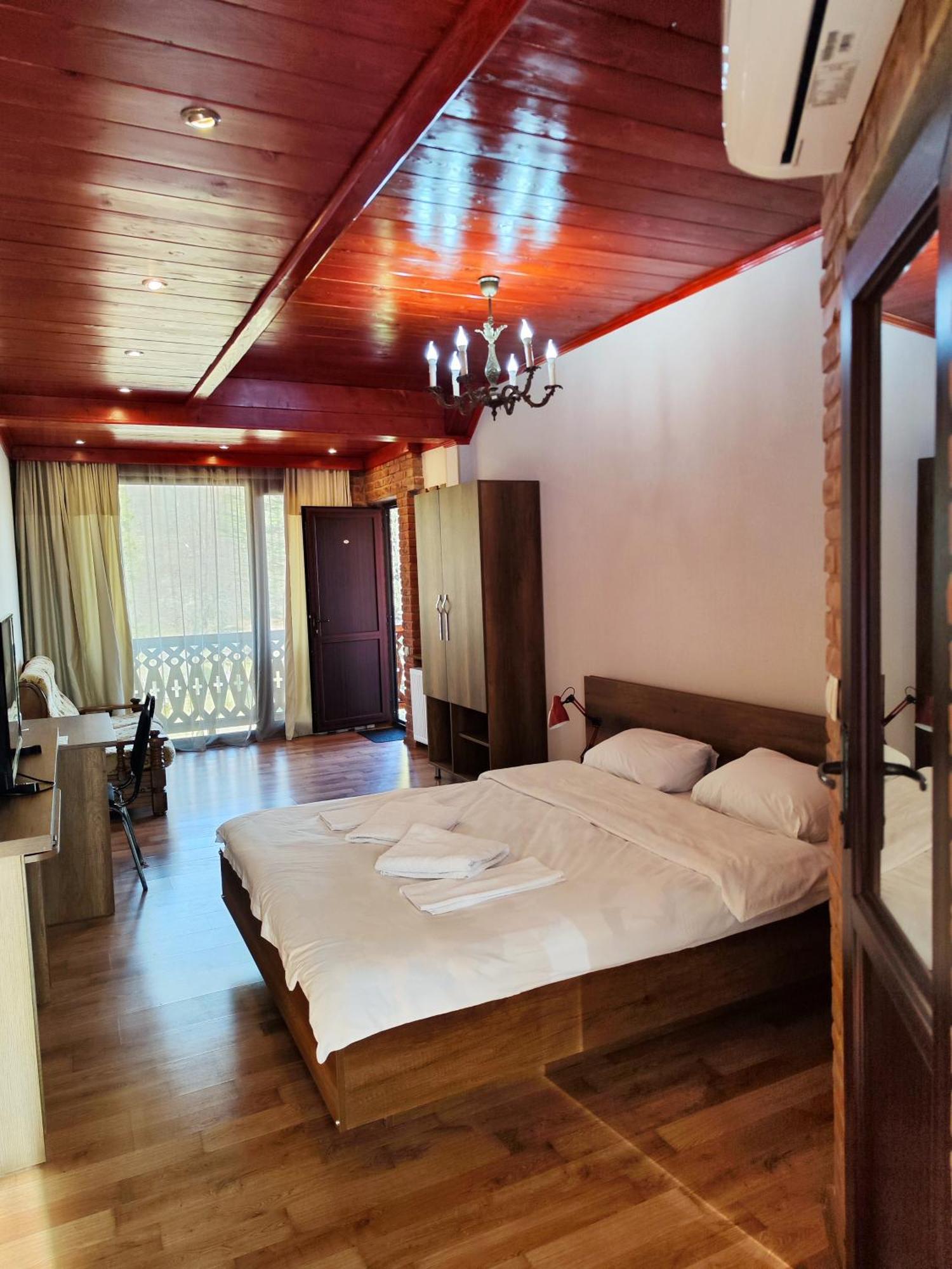 Chateau Chikovani Hotel Gordi ภายนอก รูปภาพ