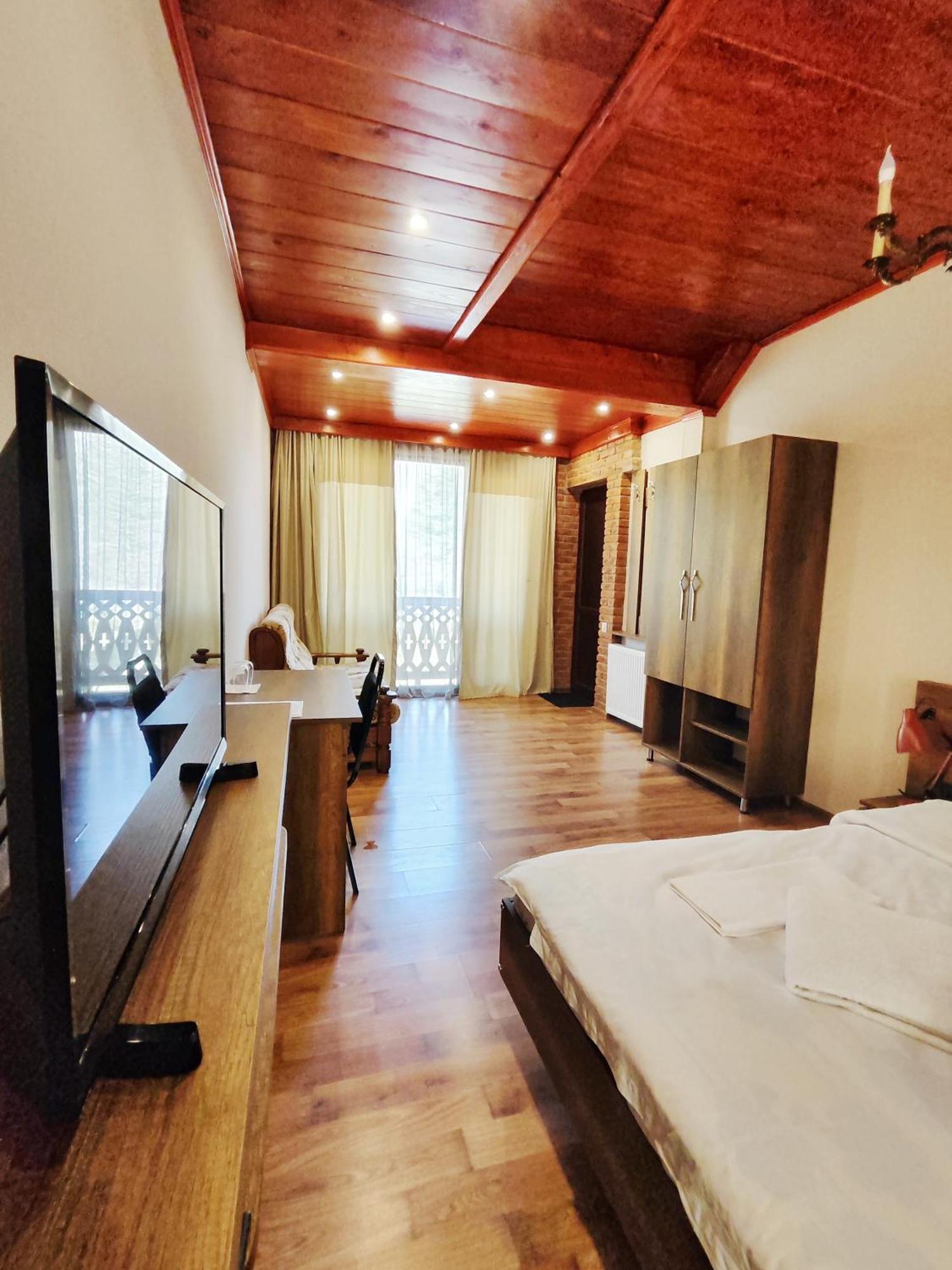 Chateau Chikovani Hotel Gordi ภายนอก รูปภาพ